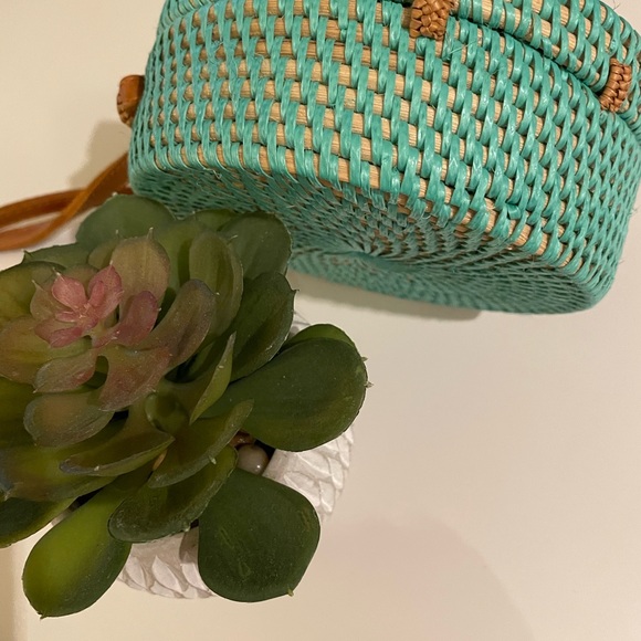 Stunning rattan woven purse - Picture 4 of 5